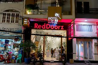 Hotel Reddoorz Plus Near Saigon Train Station