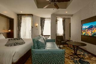 Hotel The Blossom Premier Beach Front