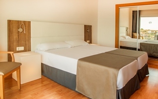 Globales Apartamentos Cala Vi�as Only Adults +16