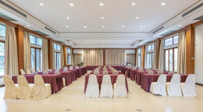 Hotel Vana Varin Resort