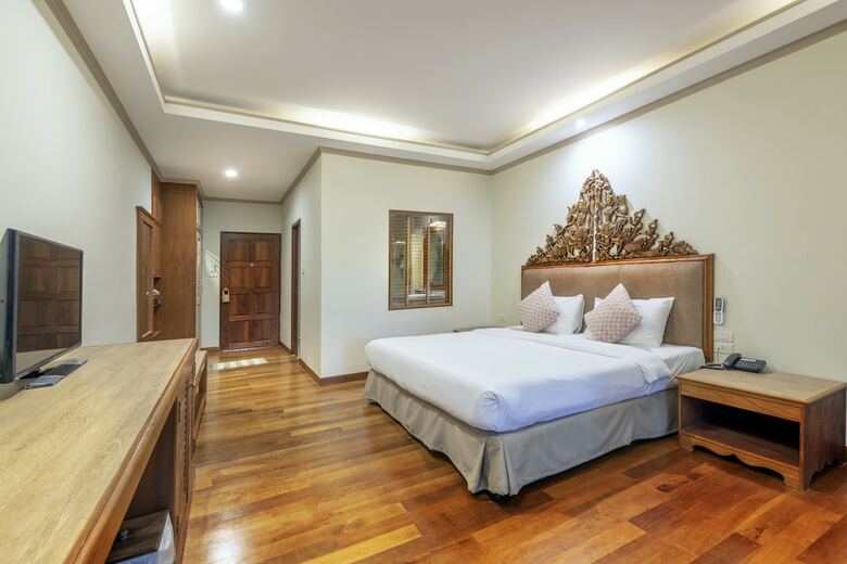 Hotel Vana Varin Resort