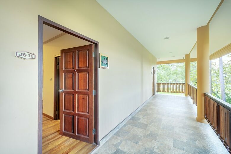 Hotel Vana Varin Resort