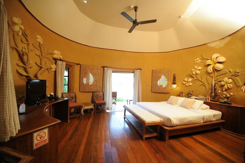 Hotel Vana Varin Resort