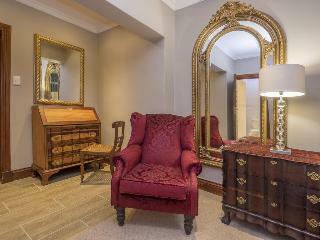 Madison Manor Boutique Hotel