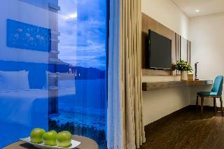 Maximilan Danang Beach Hotel