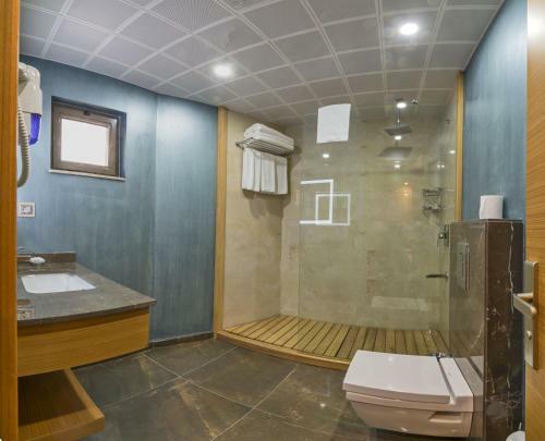 Apartamentos Bisetun Hotel