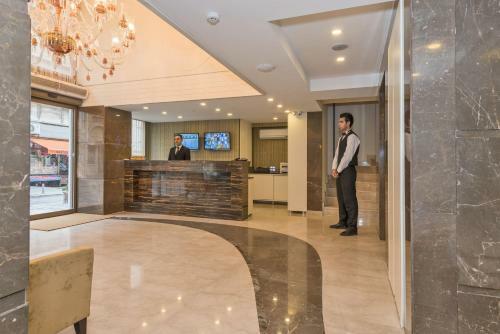 Apartamentos Bisetun Hotel