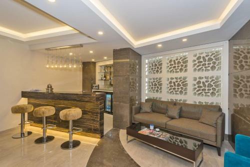 Apartamentos Bisetun Hotel