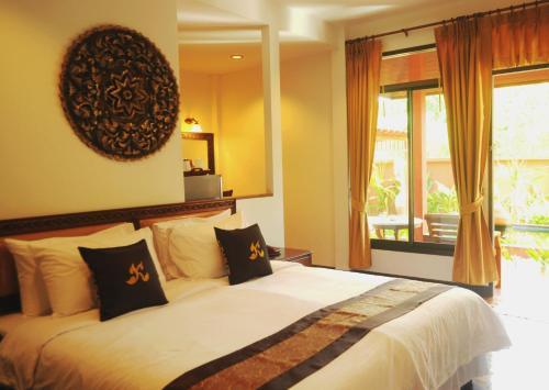 Hotel Ruenkanok Thaihouse Resort
