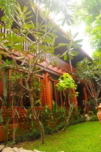 Hotel Ruenkanok Thaihouse Resort
