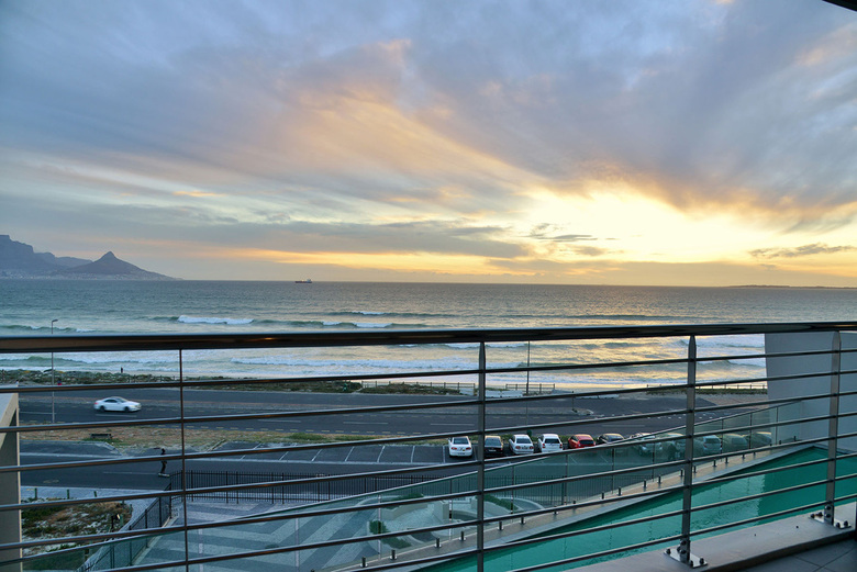 The Blaauberg Beach Hotel