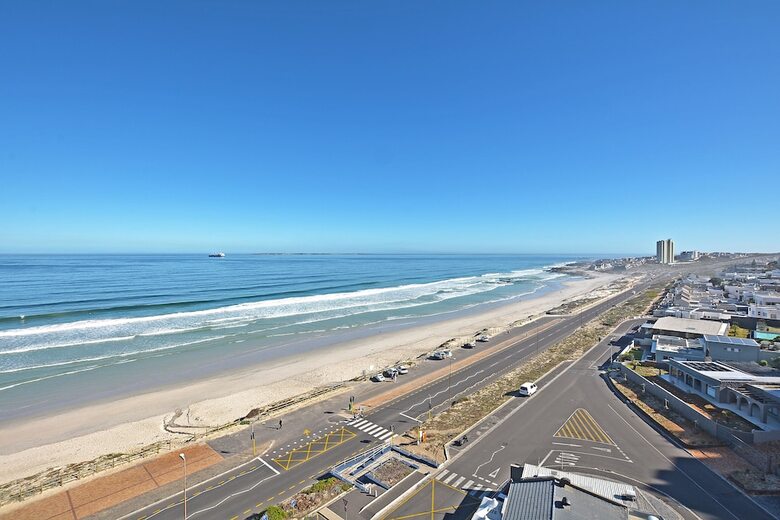 The Blaauberg Beach Hotel