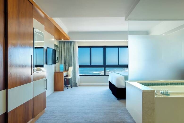 The Blaauberg Beach Hotel