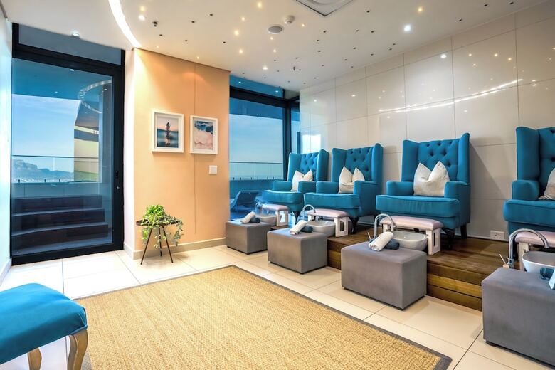The Blaauberg Beach Hotel