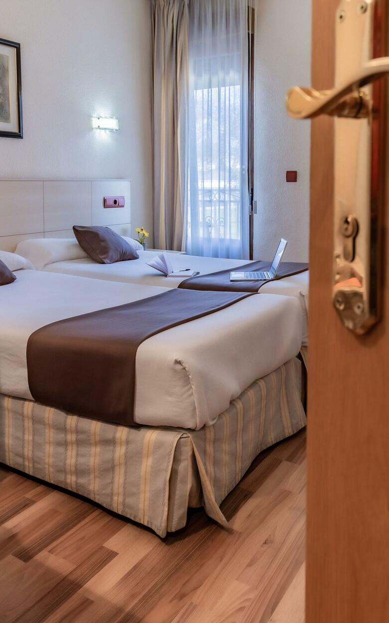 Hotel Oyo Hostal Rural El Ca�o