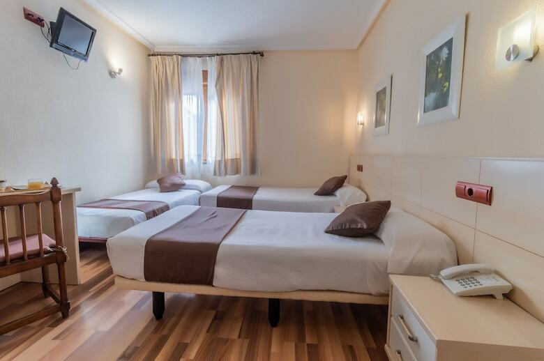 Hotel Oyo Hostal Rural El Ca�o