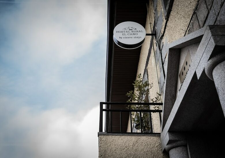 Hotel Oyo Hostal Rural El Ca�o