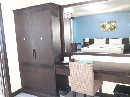 J Hotel