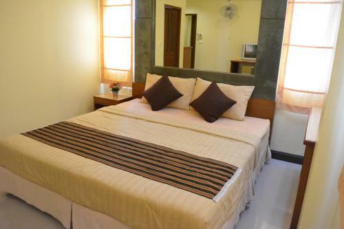 Hostal Baanthara Guesthouse