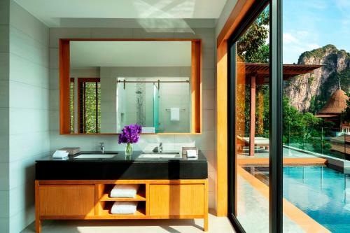 Hotel Aonang Cliff Beach Resort