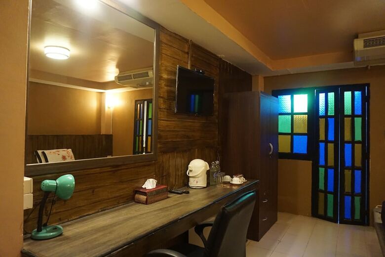 Bangkok Travel Suites Hotel