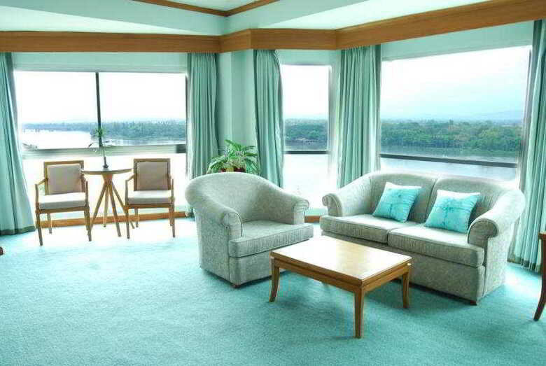 Viang Tak Riverside Hotel