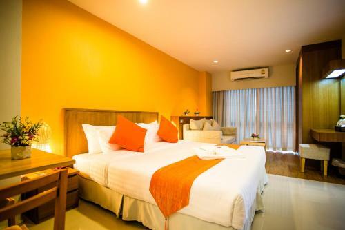 Crystal Jade Hotel And Service Apartment