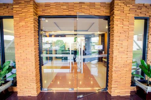 Crystal Jade Hotel And Service Apartment