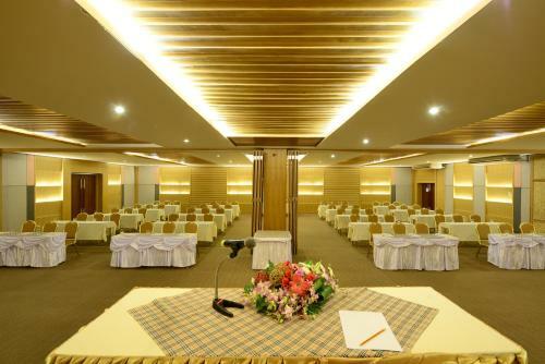 Hotel Royal Phala Cliff Beach Resort & Spa