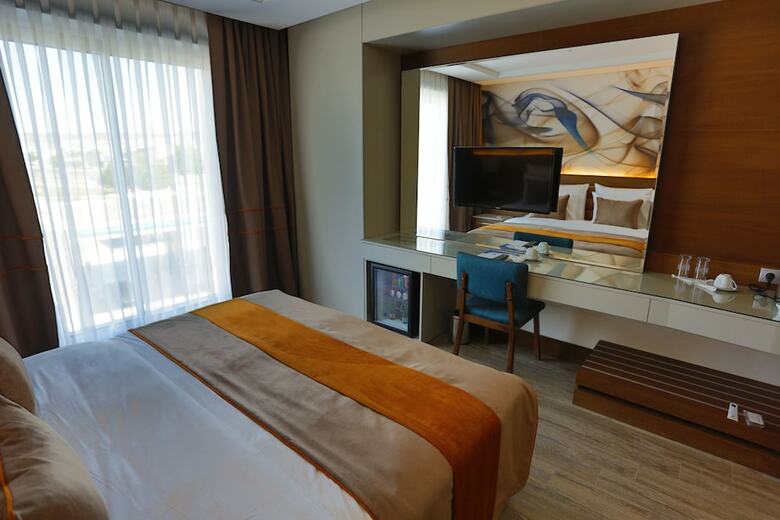 B Business Hotel & Spa