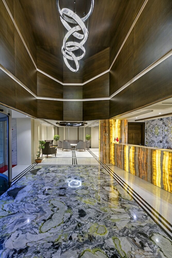 B Business Hotel & Spa