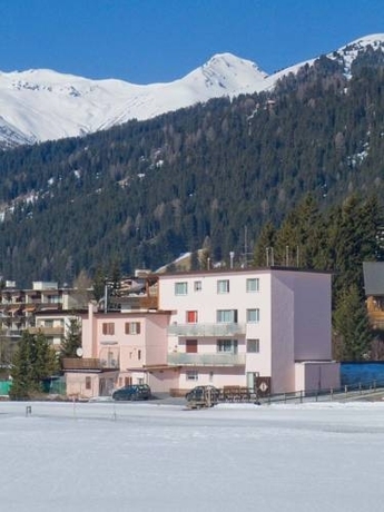 Golf Apartments