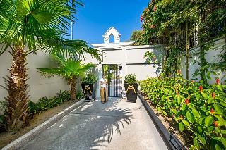 Hotel Private Beach Majestic Pool Villa Pattaya