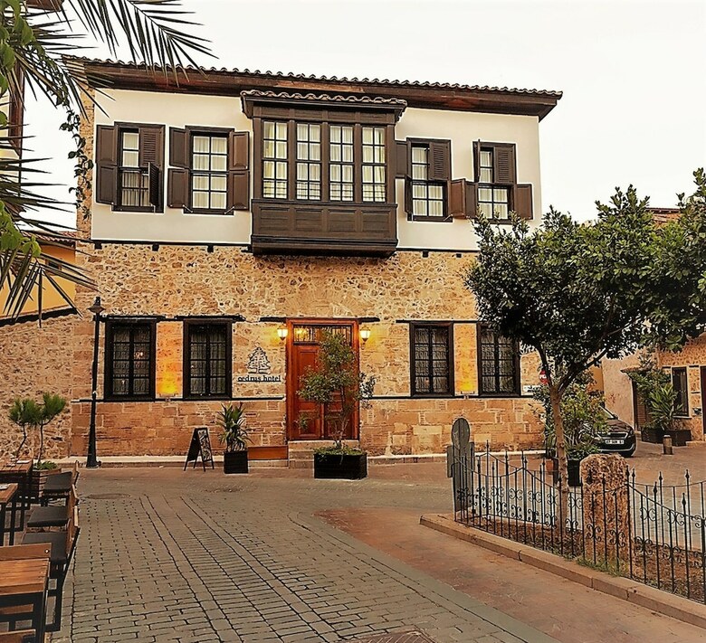 Cedrus Hotel