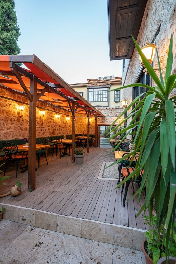 Cedrus Hotel