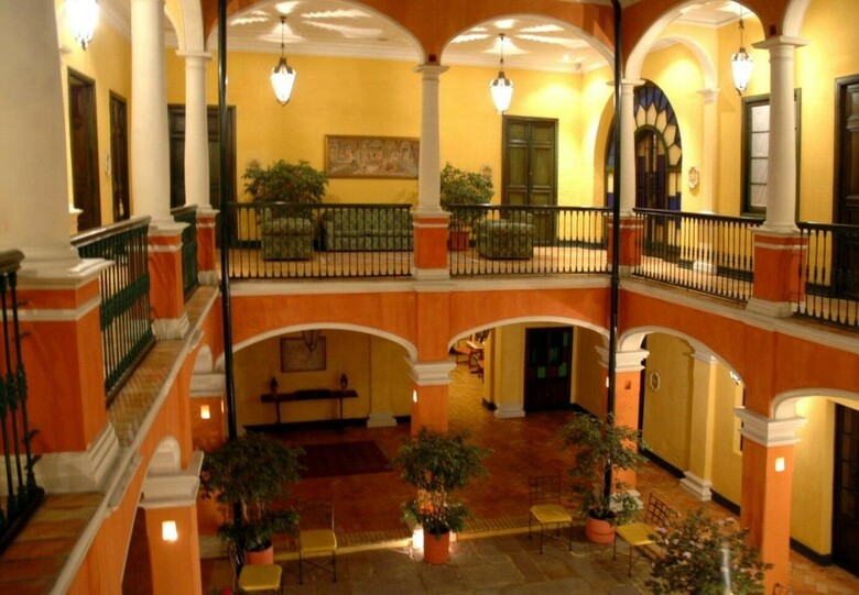 Hotel De La Opera