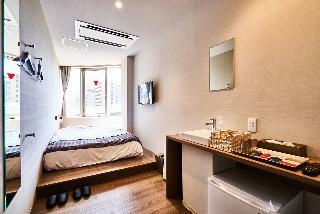 And Hostel Hommachi East