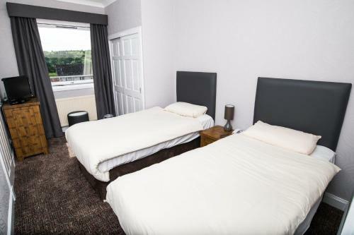 Douglas Arms Hotel