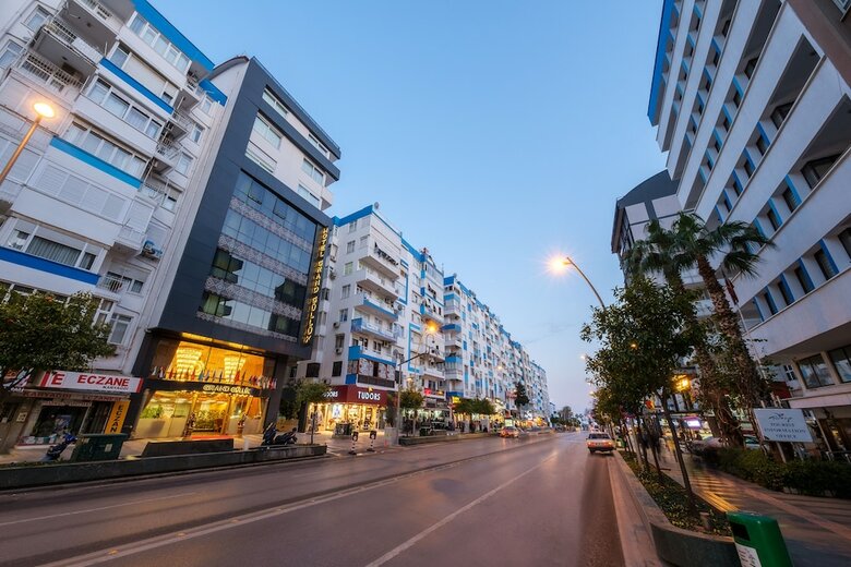 Grand Gulluk Hotel