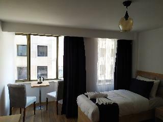 Golden Street Hotel