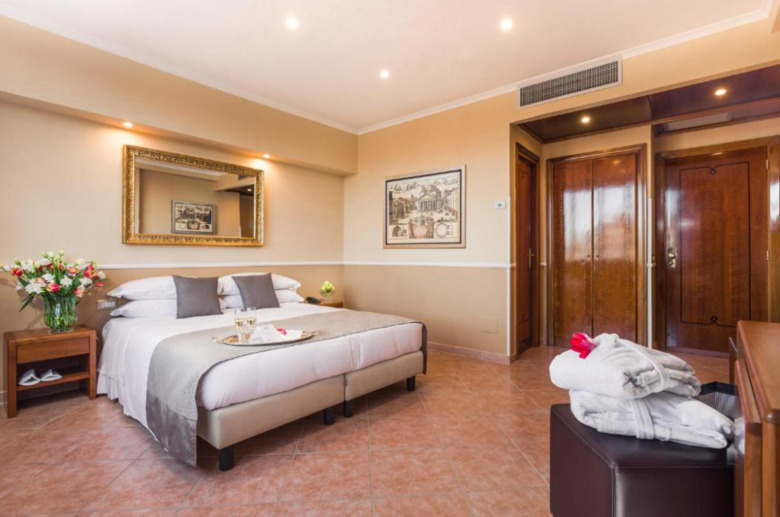 Raeli Hotel Lux