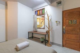 Banthat Thong Hostel