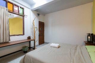 Banthat Thong Hostel