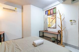 Banthat Thong Hostel
