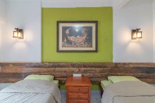 Banthat Thong Hostel