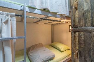 Banthat Thong Hostel