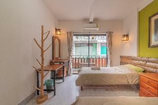 Banthat Thong Hostel