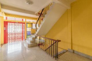 Banthat Thong Hostel