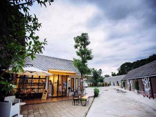 Maalamaii Hotel