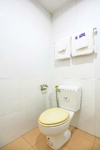 Oyo 383 White Inn Hotel
